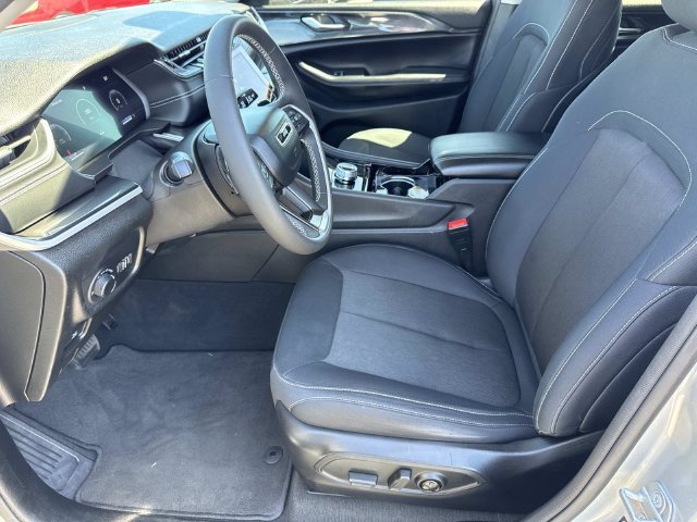 Used 2023 Silver Jeep Laredo image 22