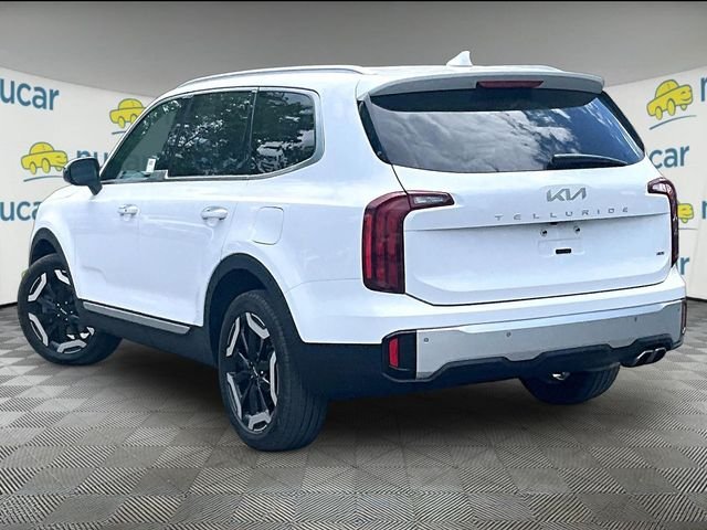 Used 2023 White Kia S image 2