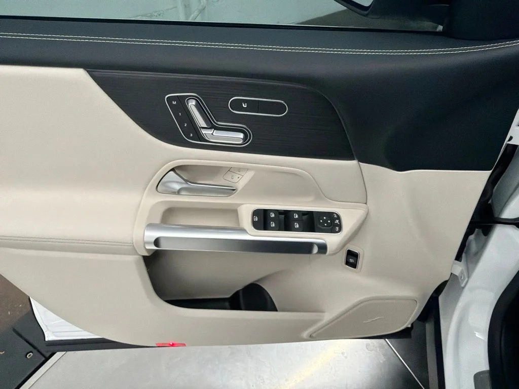 New 2026 White Mercedes-Benz GLB 250 image 16
