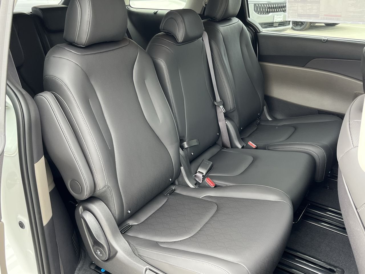 New 2026 Snow White Pearl Kia EX image 26