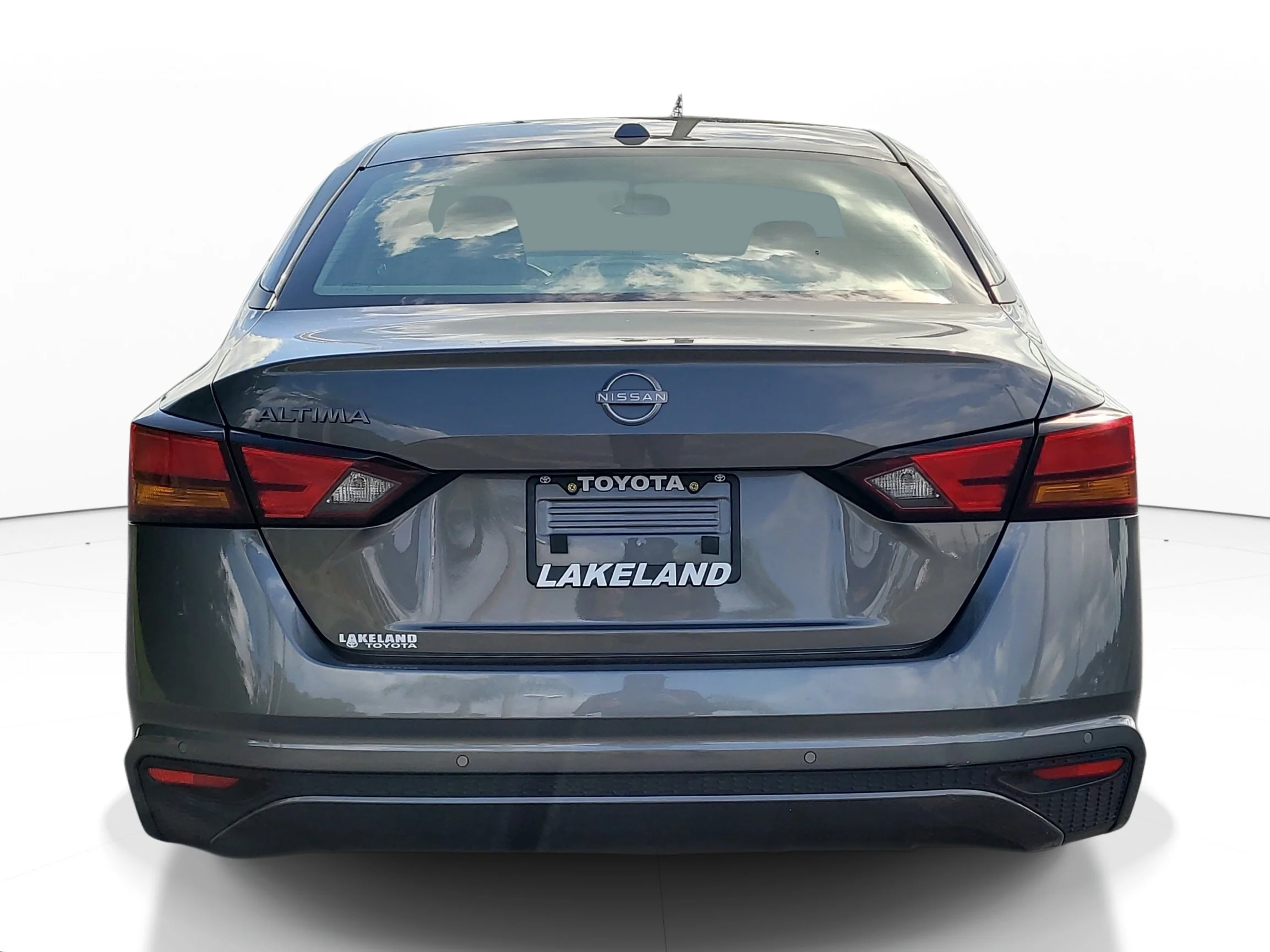 Used 2025 Gun Metallic Nissan SV image 5