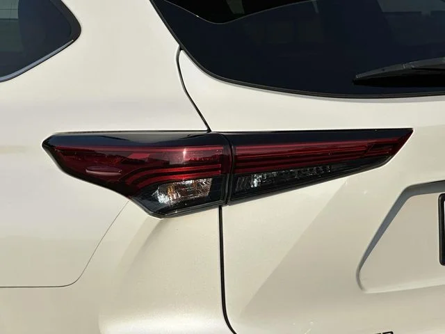 Used 2020 Blizzard Pearl Toyota LE image 10