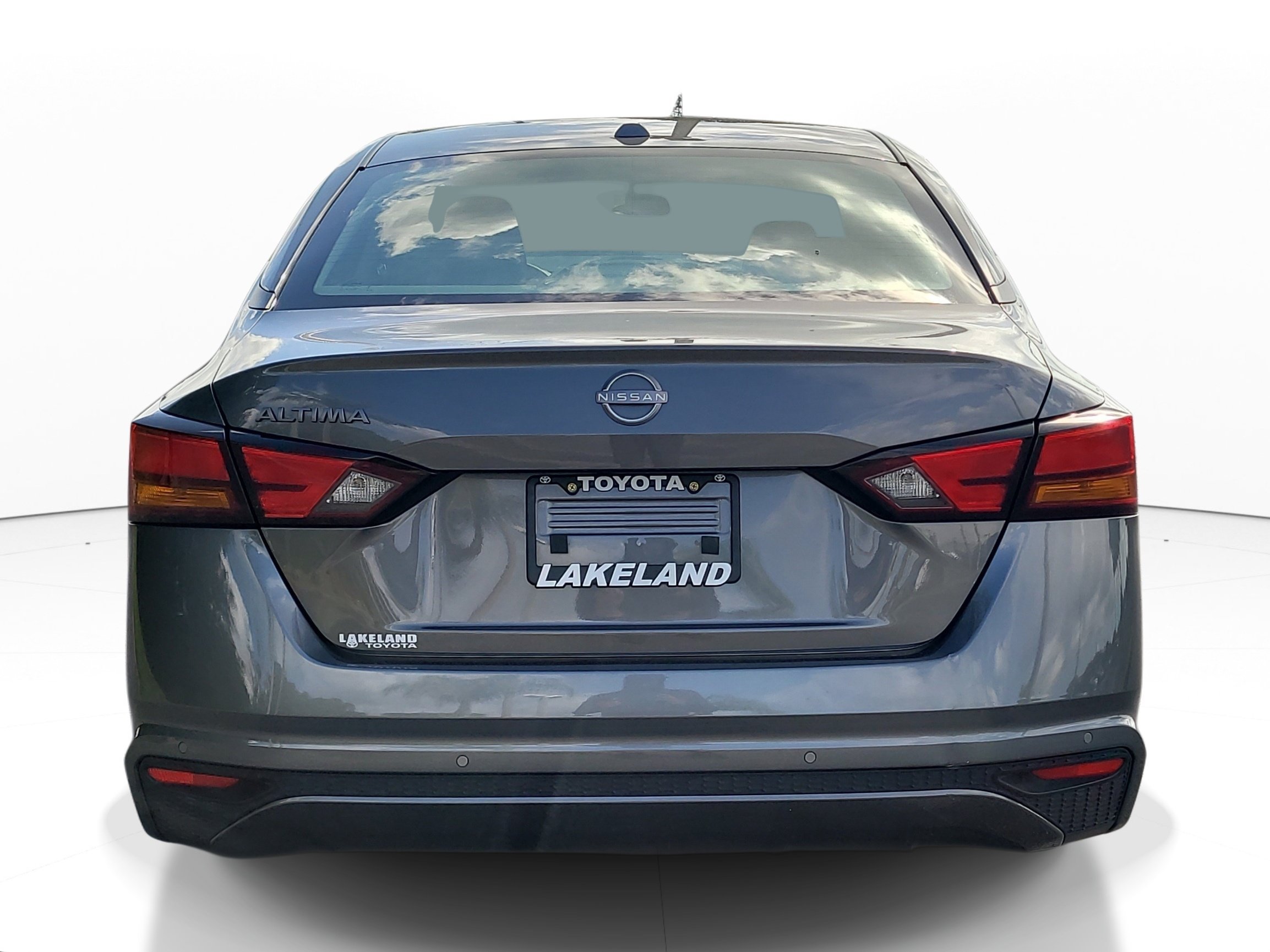 Used 2025 Gun Metallic Nissan SV image 5