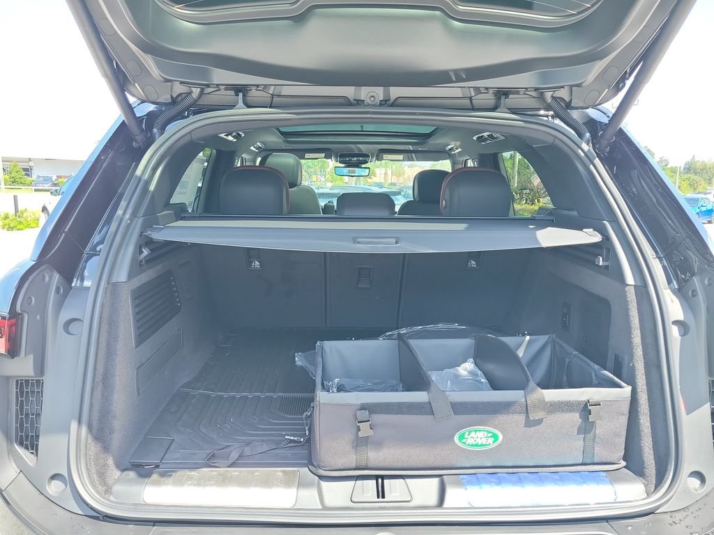 New 2026 Santorini Black Land Rover Dynamic SE image 11