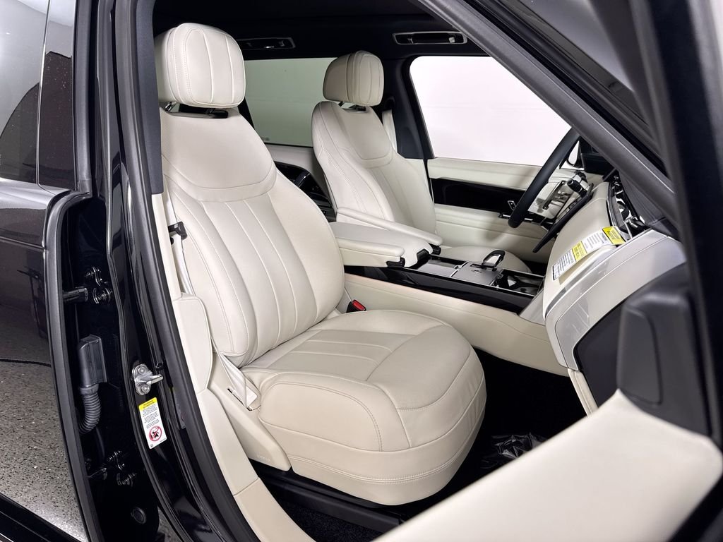 New 2026 Santorini Black Land Rover SE LWB image 23