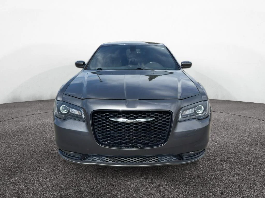 Used 2019 Granite Crystal Metallic Clearcoat Chrysler 300S image 3