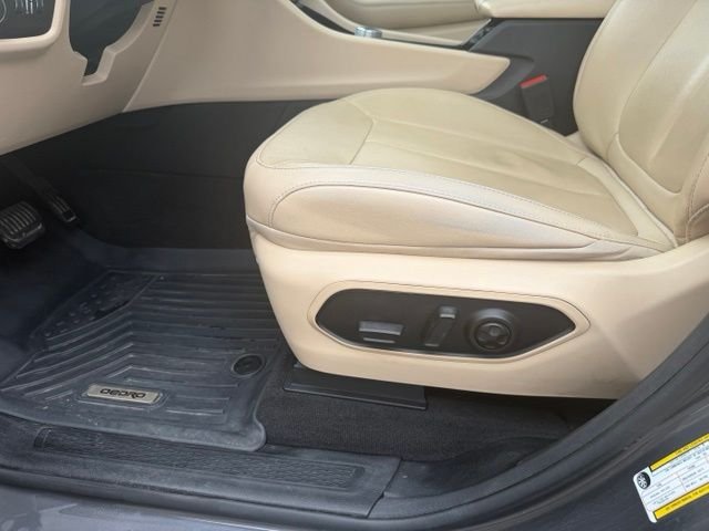 Used 2022 Gray Jeep Limited image 13
