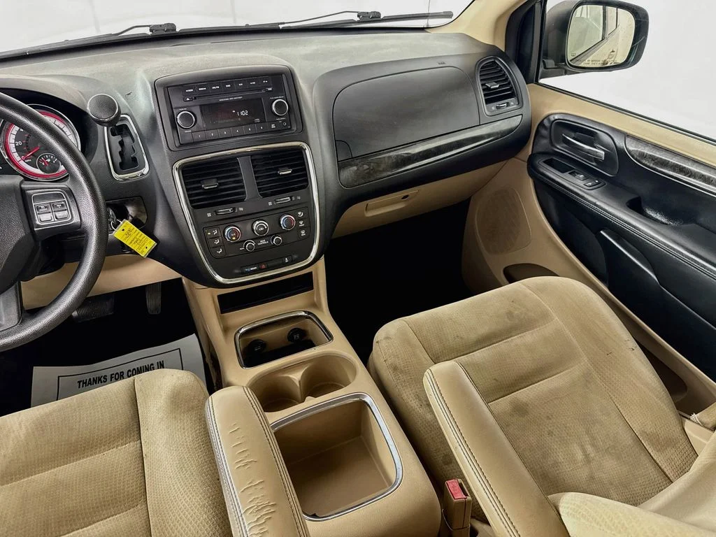 Used 2015 Cashmere/Sandstone Pearlcoat Dodge SXT image 26