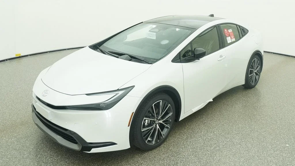 New 2027 Wind Chill Pearl Toyota XLE image 15