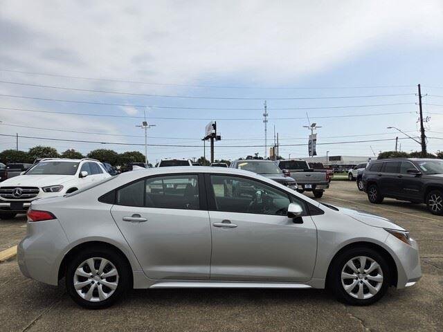 Used 2025 Classic Silver Metallic Toyota LE image 5