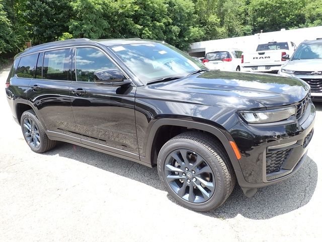 New 2026 Diamond Black Crystal Pearl-Coat Exterior Paint Jeep Limited image 9