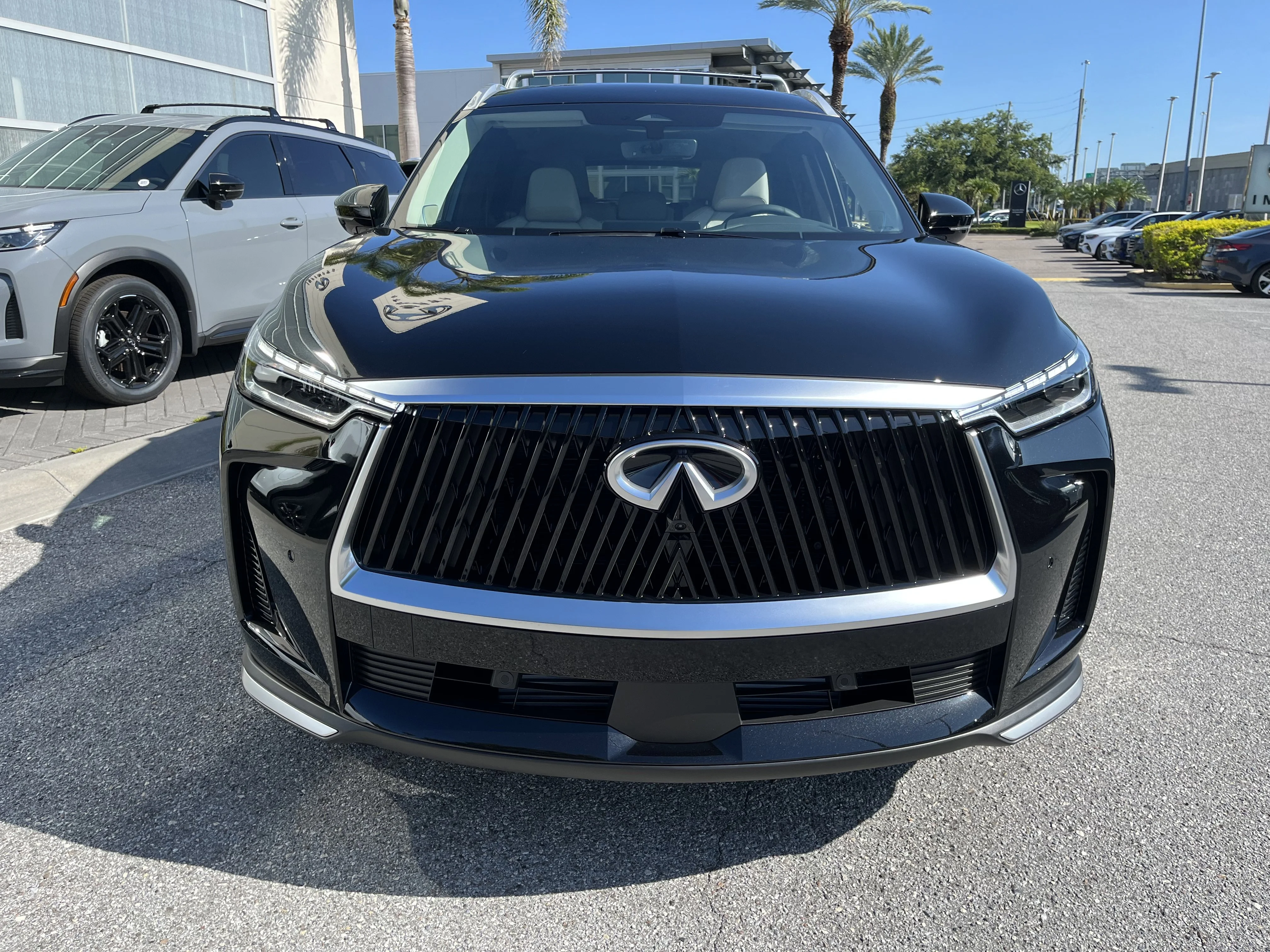 New 2027 Mineral Black INFINITI LUXE image 9