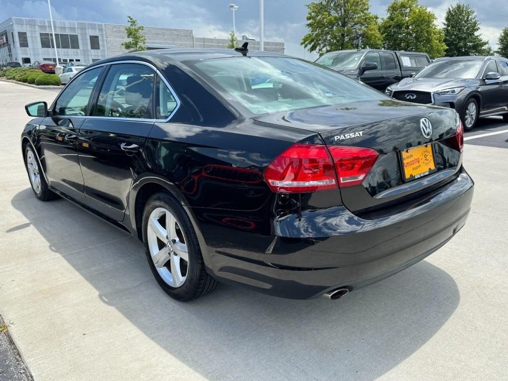 Used 2013 Black Volkswagen 2.5 SE image 5