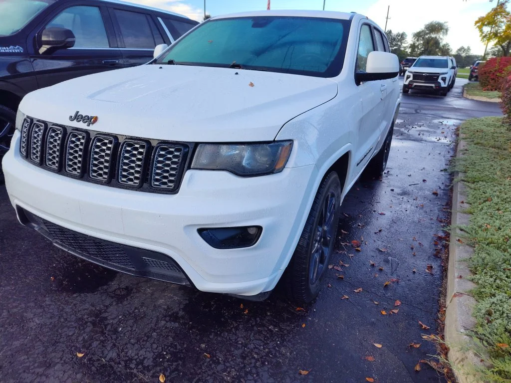 Used 2017 White Jeep Altitude image 8