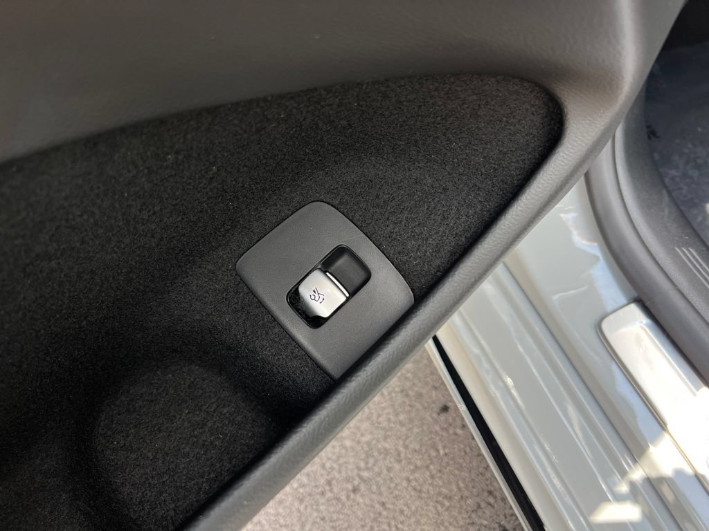 New 2026 MANUFAKTUR Alpine Grey Mercedes-Benz E 350 image 48