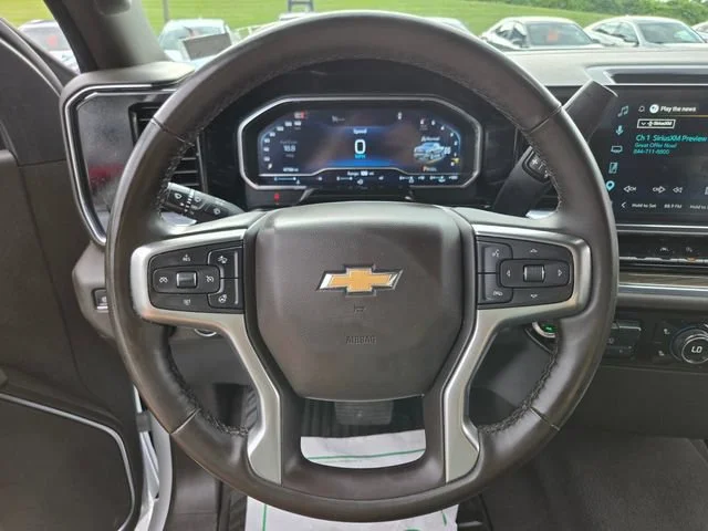 Used 2025 Summit White Chevrolet LT image 32