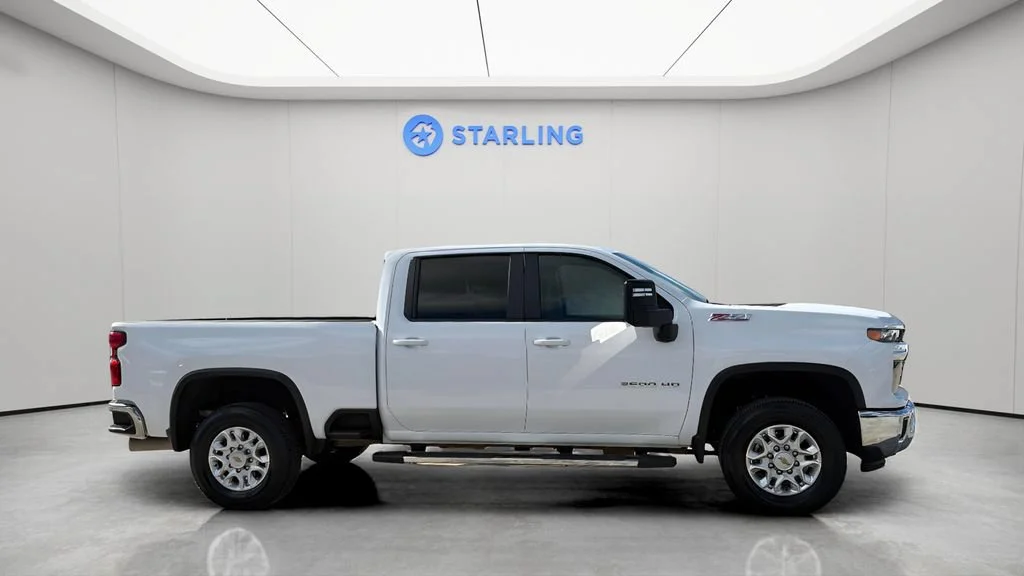 Used 2026 Summit White Chevrolet LT image 25