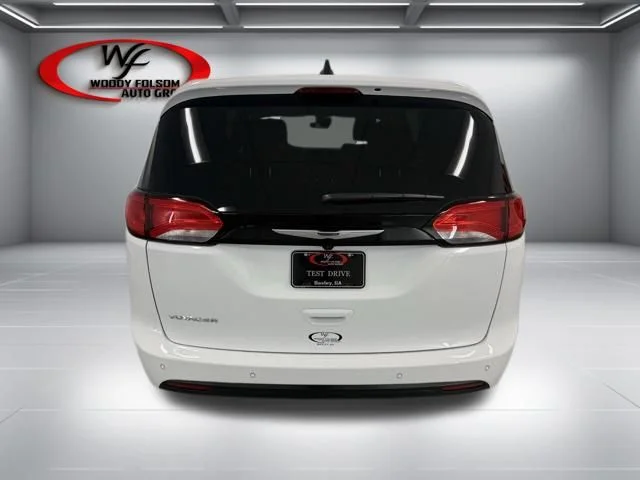 New 2026 Bright White Clear-Coat Exterior Paint Chrysler LX image 7