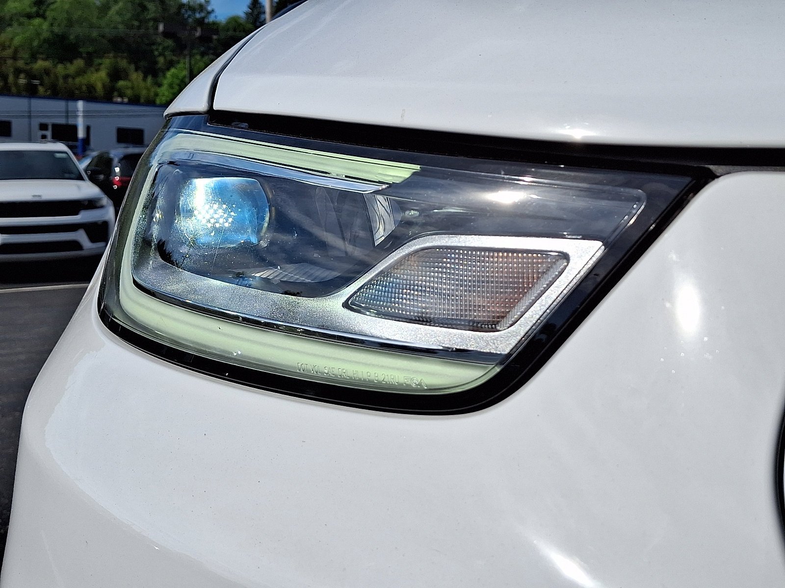 Used 2025 Bright White Clearcoat Chrysler Hybrid Select image 9