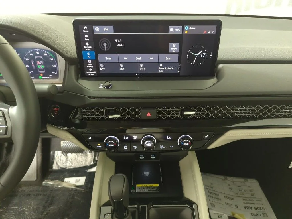 2025 Honda Accord Hybrid EX-L - Photo 17