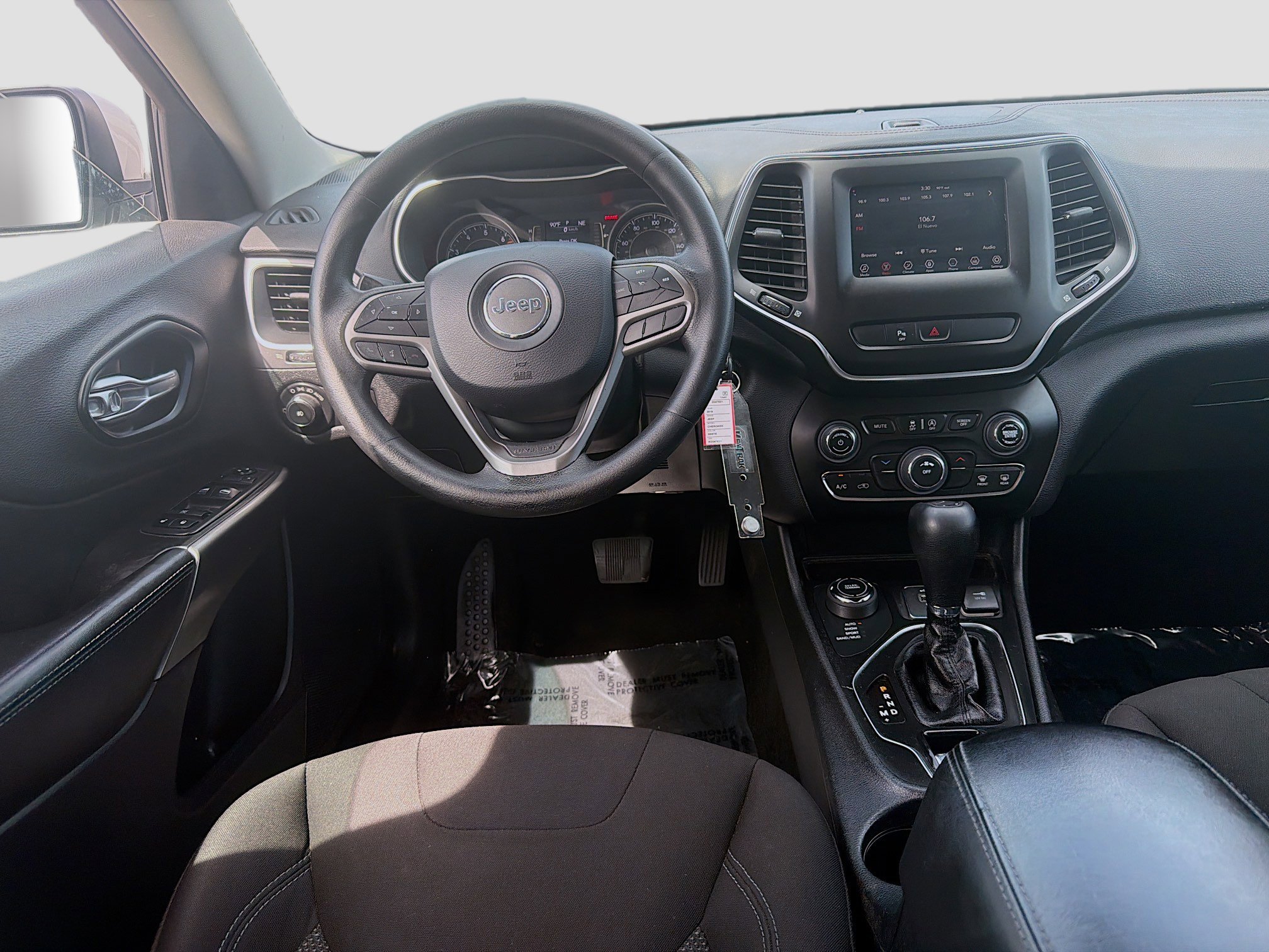 Used 2019 Bright White Clearcoat Jeep Latitude image 19