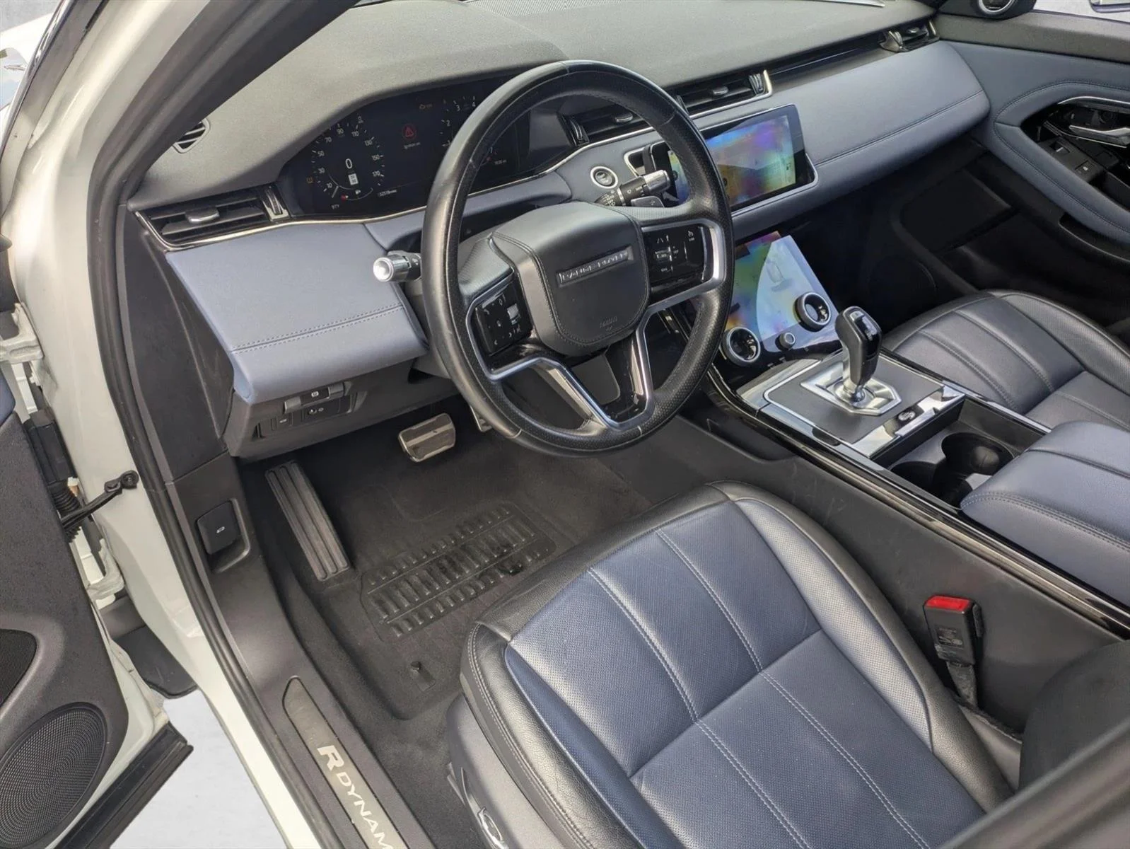 Used 2021 Yulong White Metallic Land Rover R-Dynamic S image 9