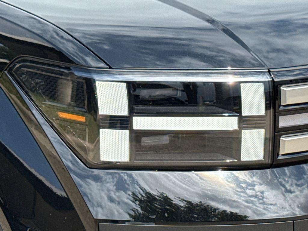 New 2026 Black Hyundai SEL FWD image 4