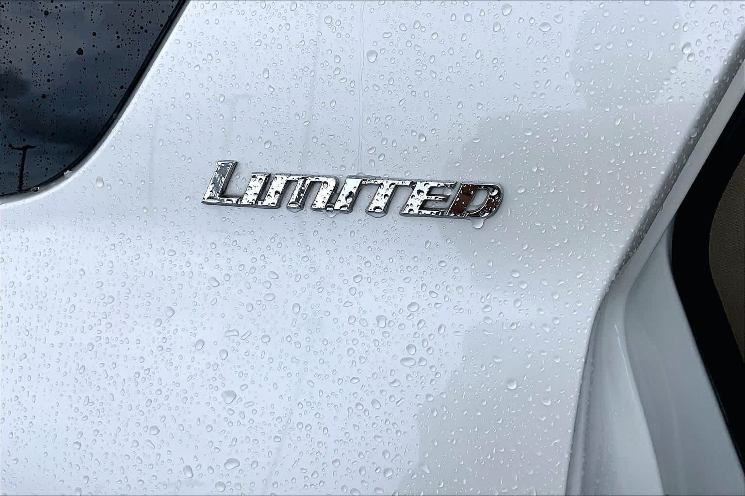Used 2013 Blizzard Pearl Metallic Toyota Limited image 10