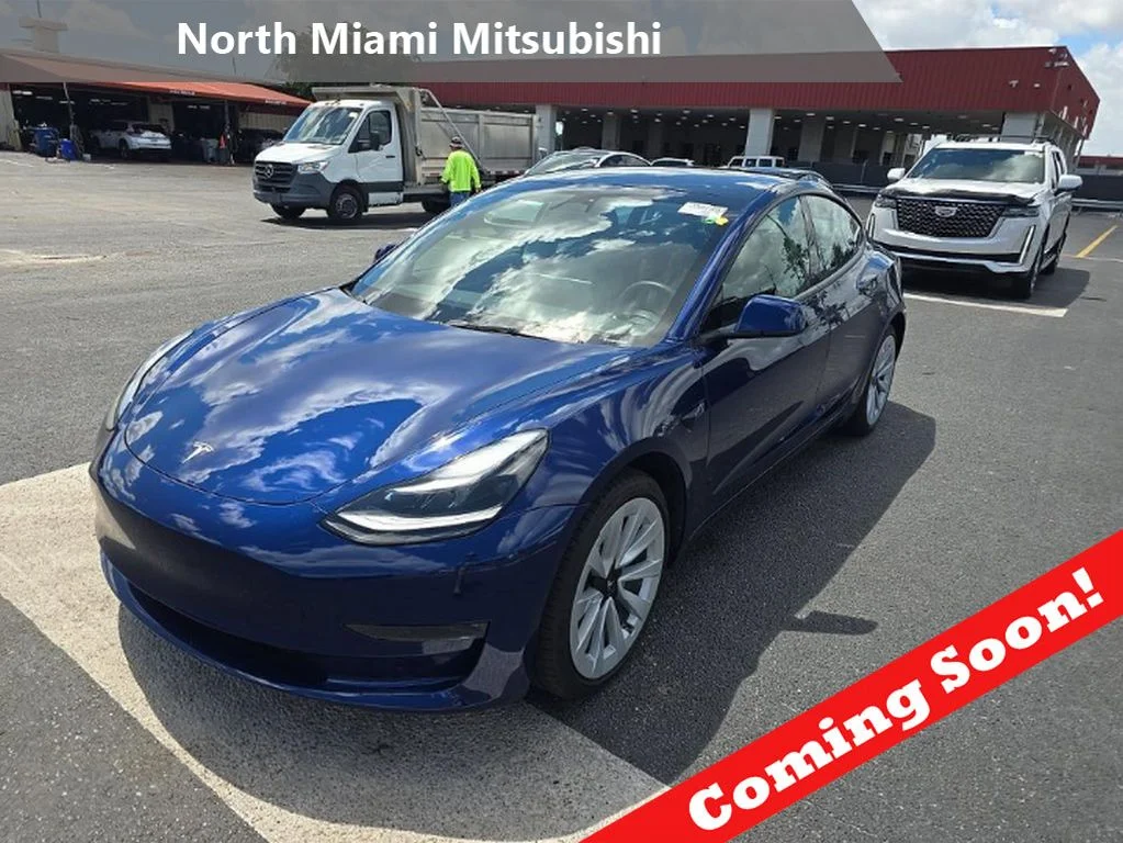 2022 Tesla Model 3 Standard Range Plus's photo