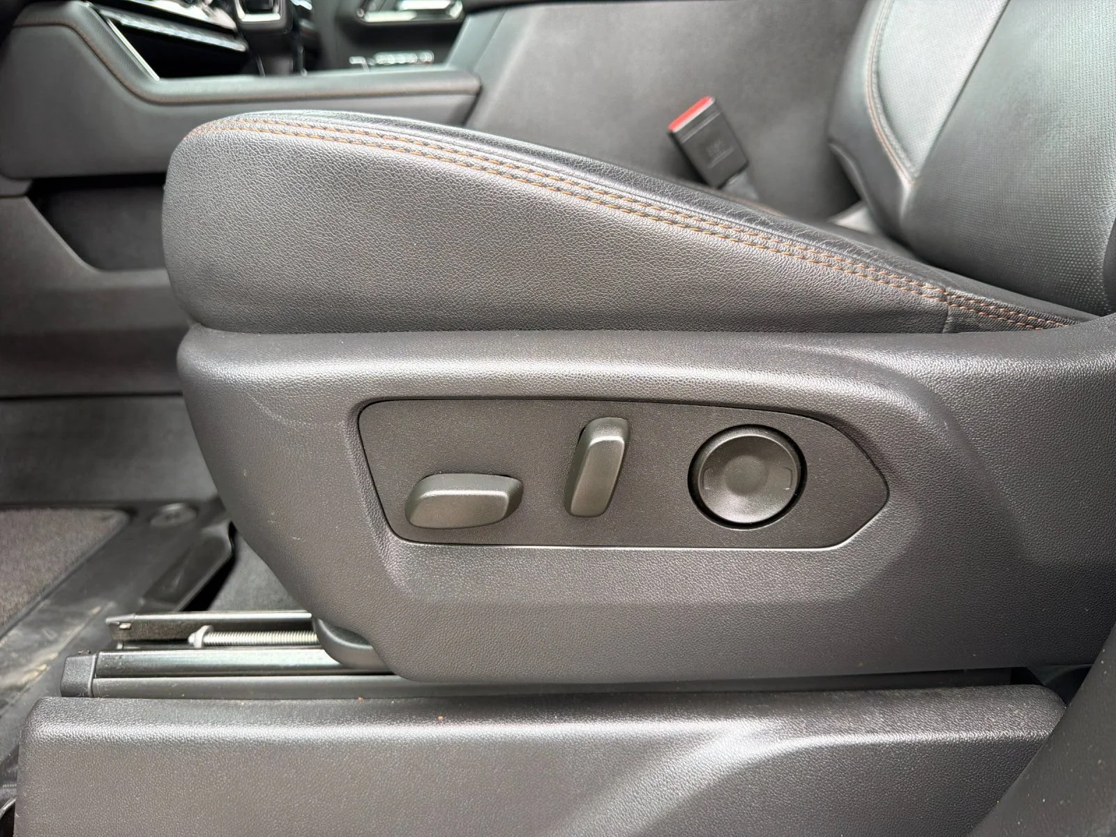 2025 GMC Sierra 1500 AT4 - Photo 12
