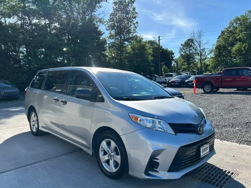 Used 2019 Silver Toyota L Minivan 4D image 13