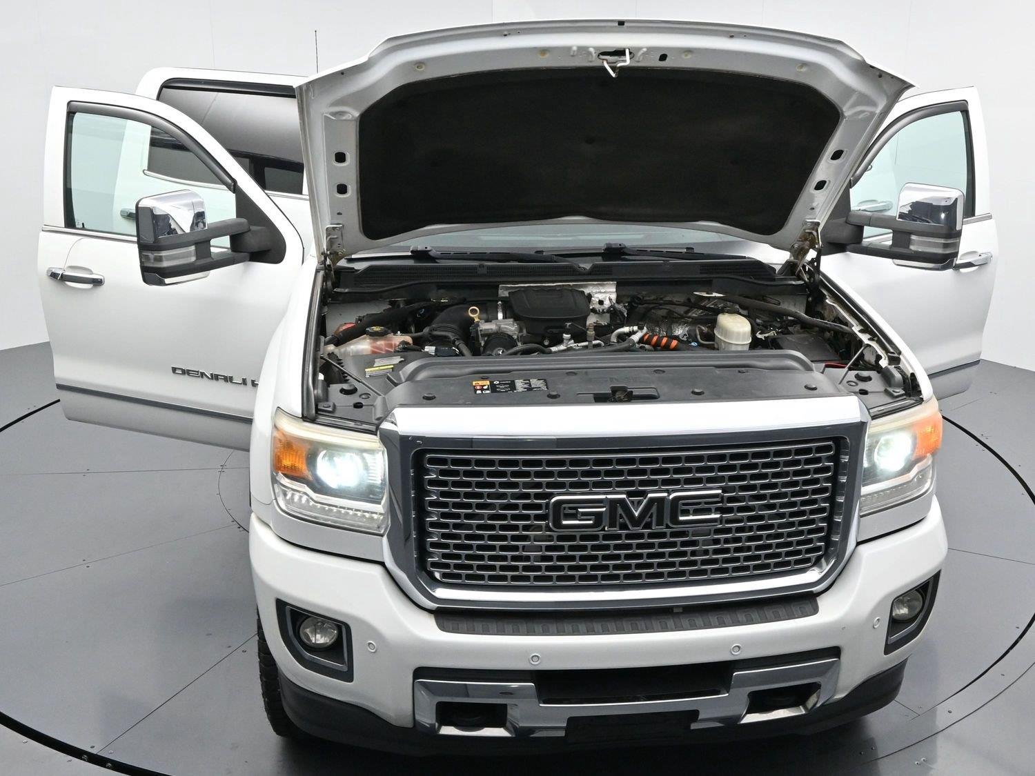 Used 2015 Summit White GMC Denali image 40
