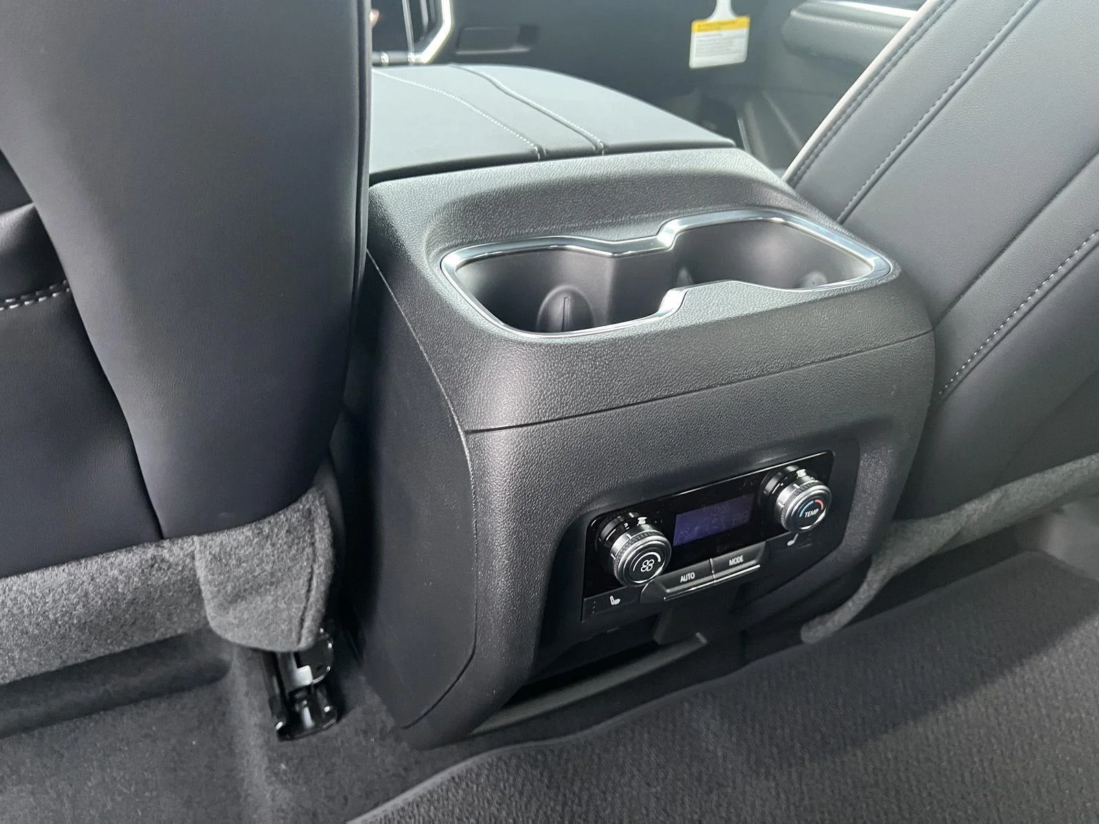 2027 GMC Acadia Denali - Photo 34