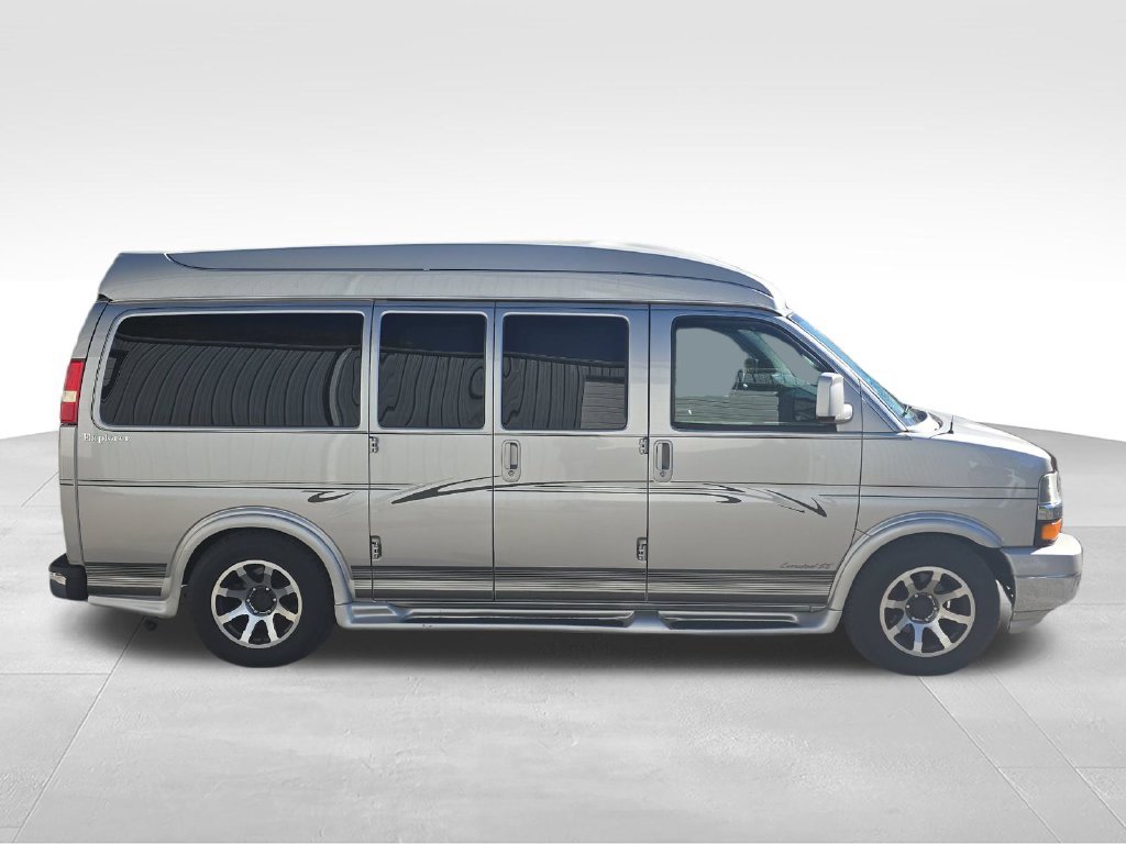 Used 2009 Silver Chevrolet Upfitter image 6