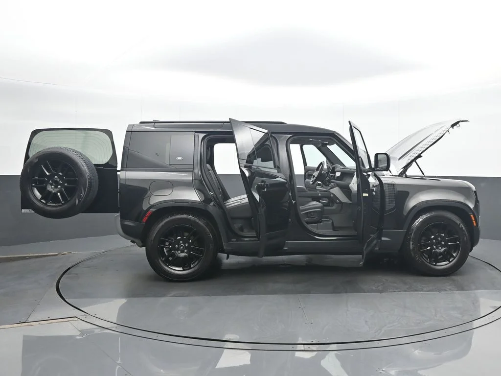 Used 2024 Black Land Rover S image 36