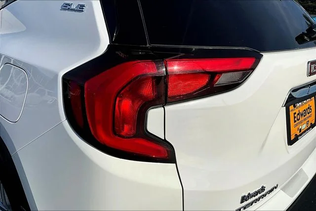Used 2021 White GMC SLE image 22