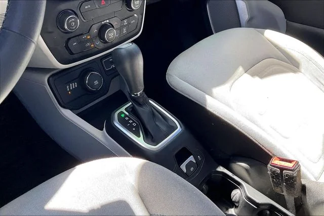 Used 2018 Gray Jeep Latitude image 14
