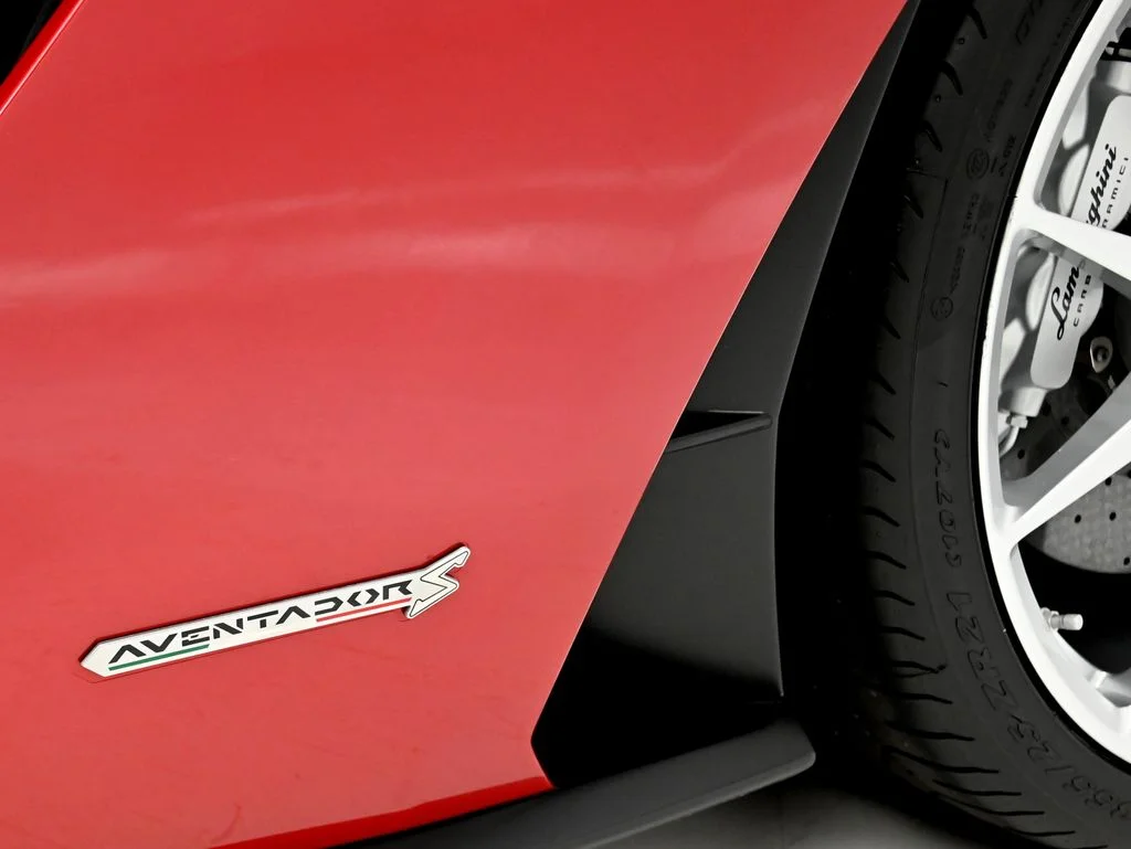 Used 2018 Maroon Lamborghini  image 35