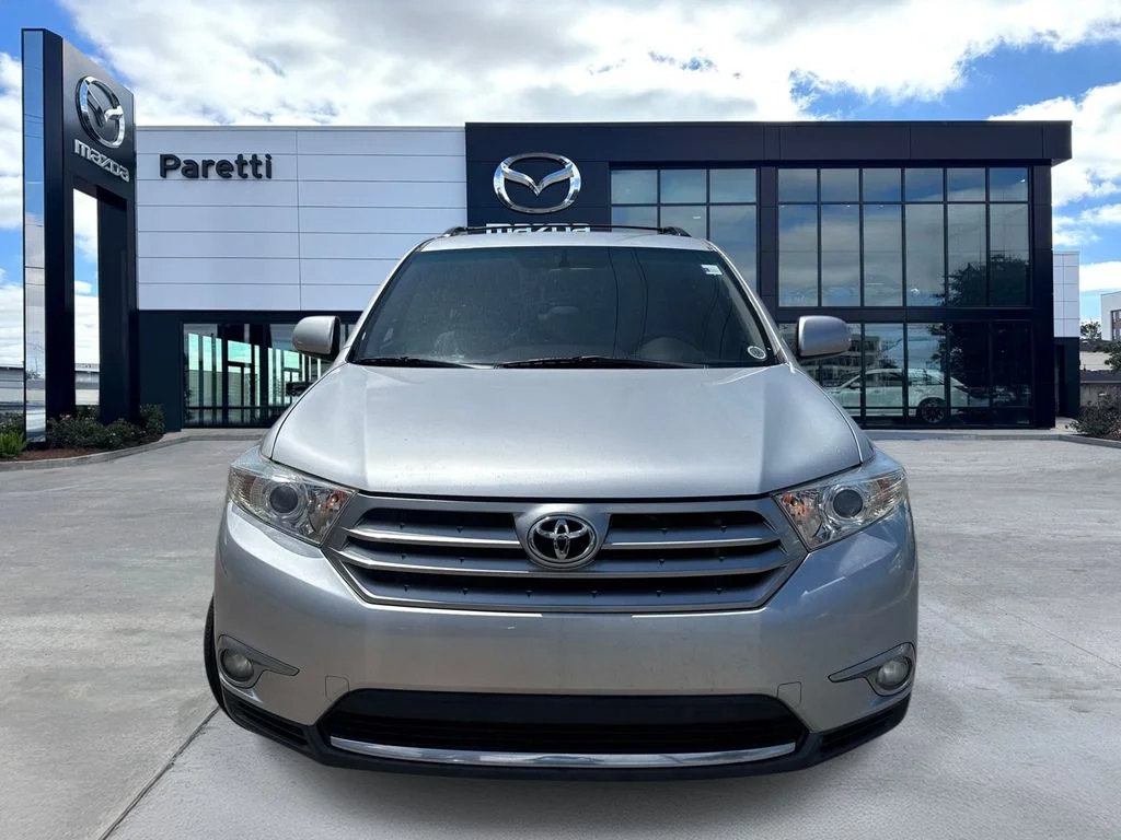 Used 2011 Silver Toyota Base image 4