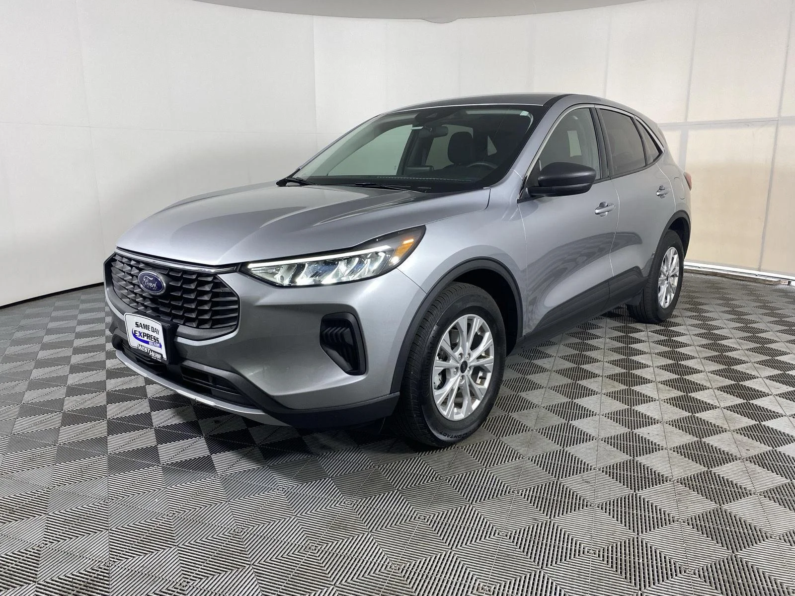 Used 2023 Iconic Silver Ford Active image 3