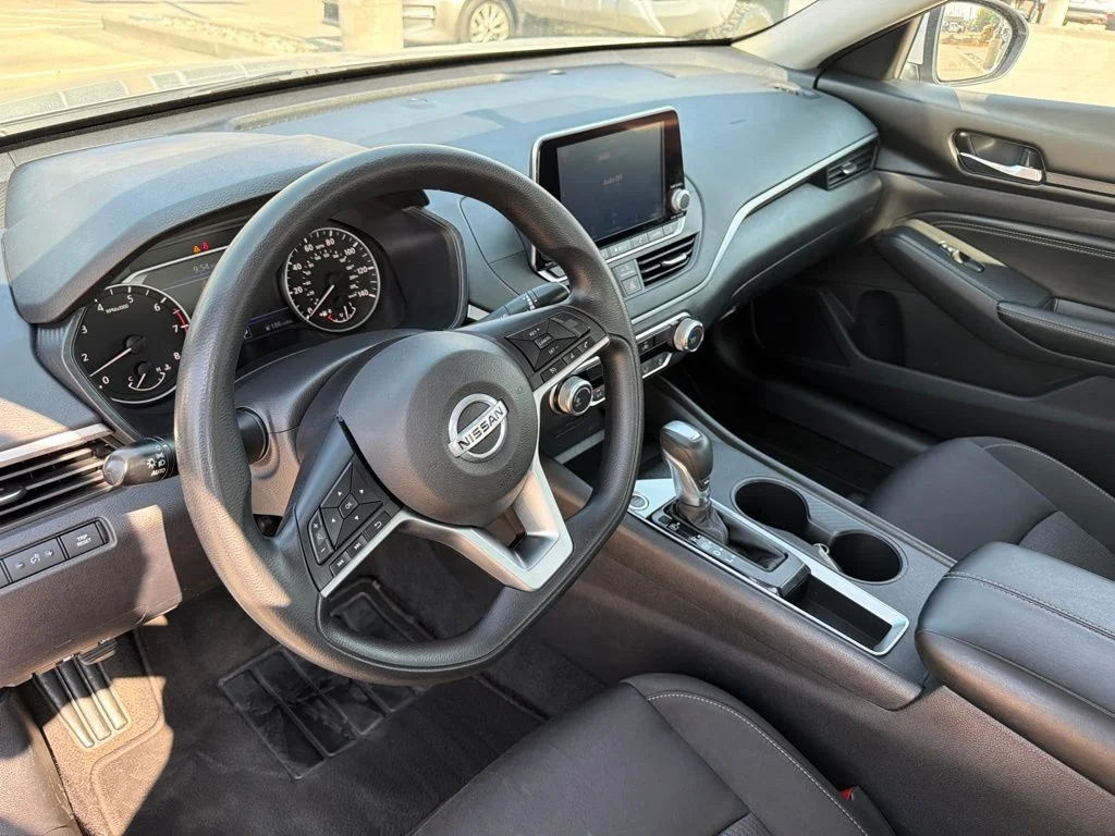 Used 2020 Silver Nissan 2.5 S image 18
