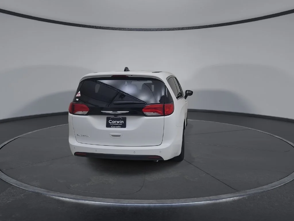 New 2027 Bright White Clear-Coat Paint Chrysler LX image 12
