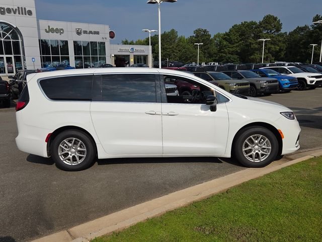2026 Chrysler Pacifica Select - Photo 15