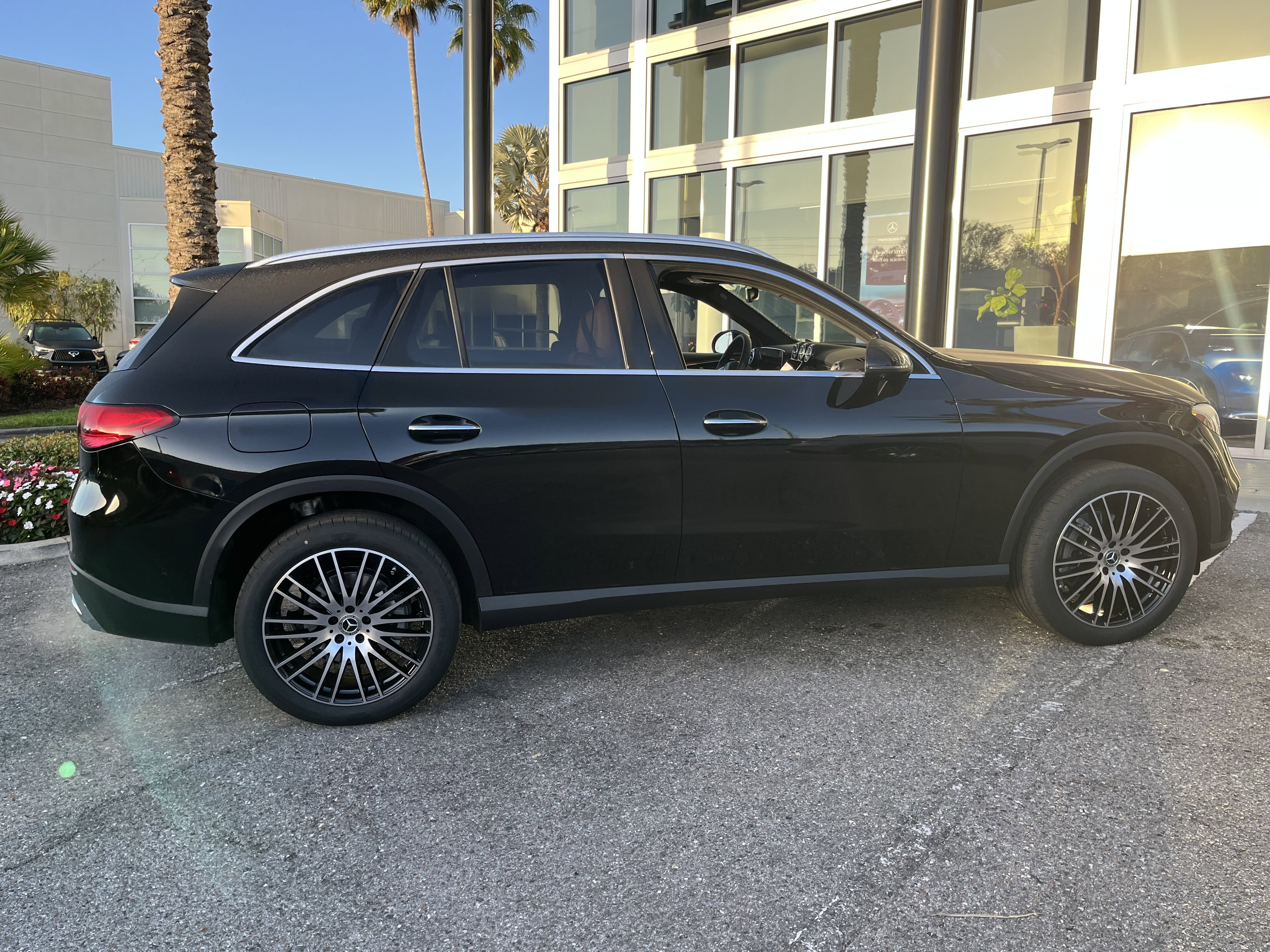 New 2026 Obsidian Black Metallic Mercedes-Benz GLC 300 image 4