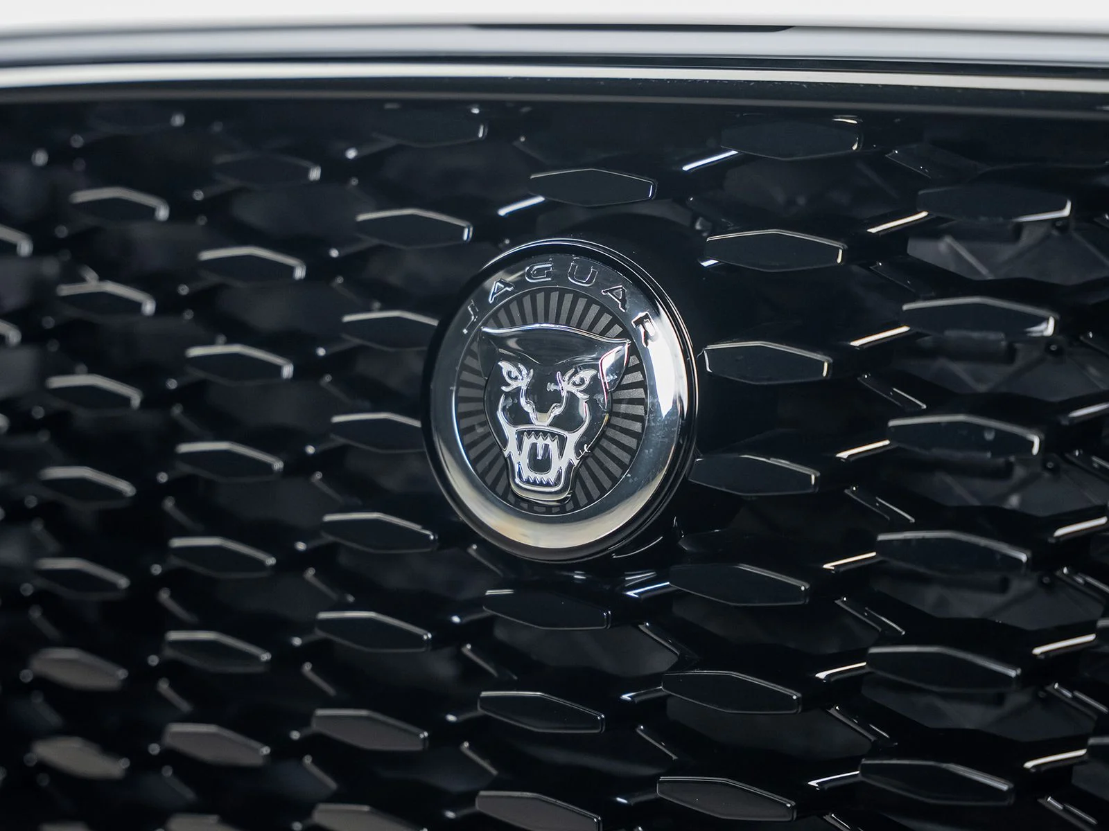 Used 2025 White Jaguar P250 R-Dynamic S image 11