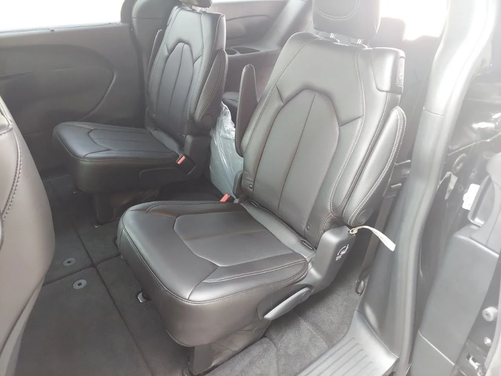 2026 Chrysler Pacifica Select - Photo 39