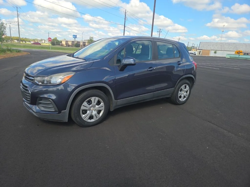 Used 2018 Blue Chevrolet LS image 4