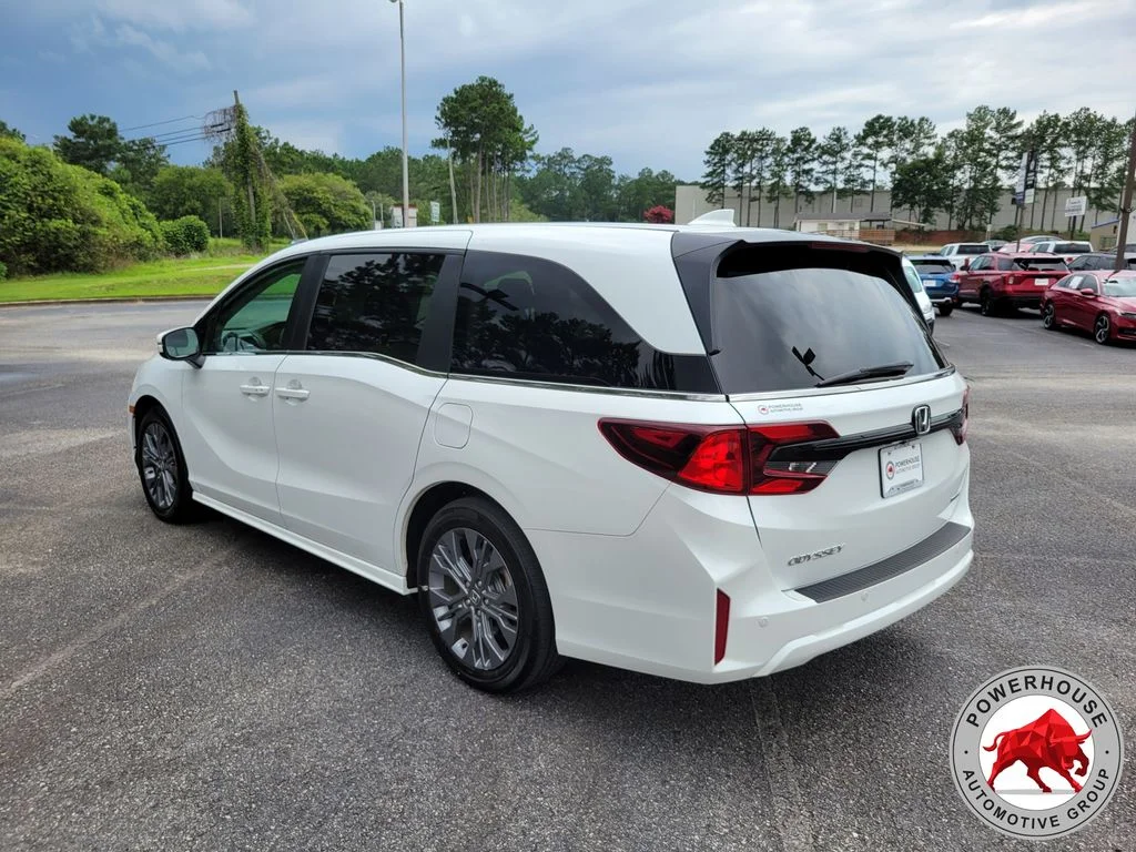 Used 2025 White Honda Touring image 3