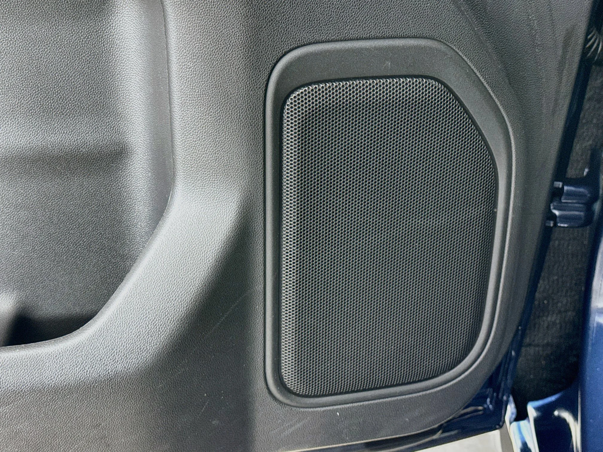 Used 2021 PACIFIC BLUE METALLIC GMC Elevation image 20