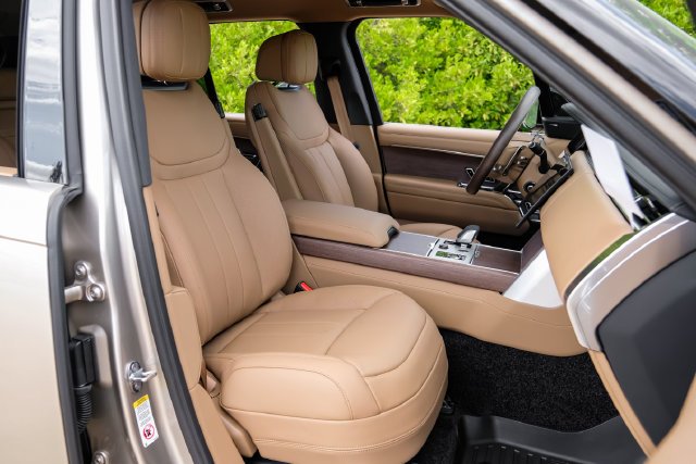 New 2027 Gold Land Rover SE image 47
